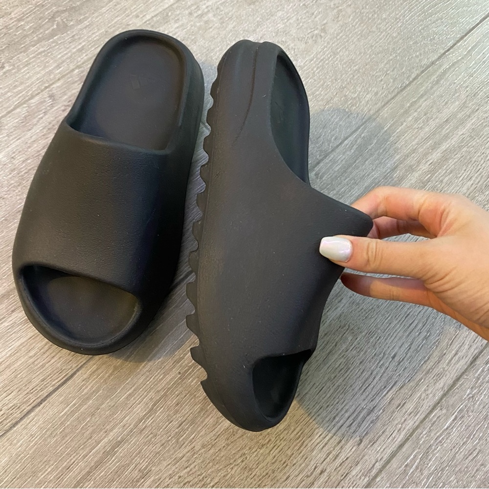 Yeezy size 7 women ONYX in black without the box